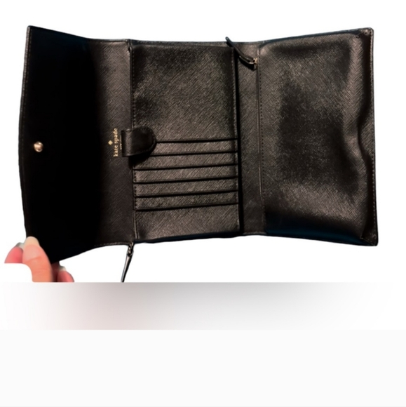 Kate spade EUC leather crossbody wallet purse. - Picture 2 of 4